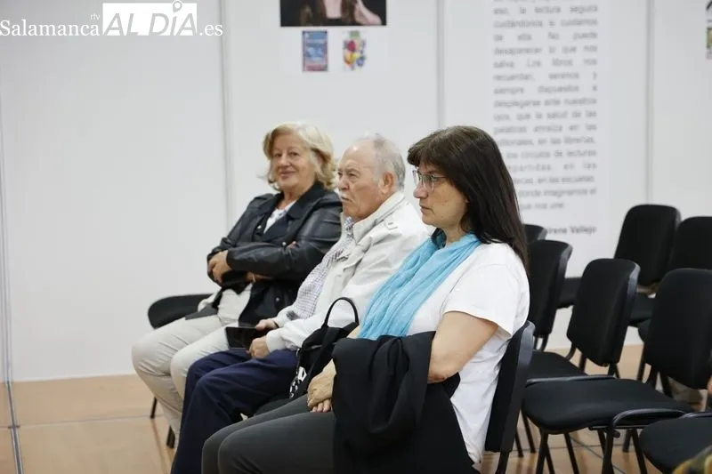 Presentación en la Feria del Libro de 'Entre los castaños', tercera novela de Tomás García Merino. Foto de David Sañudo