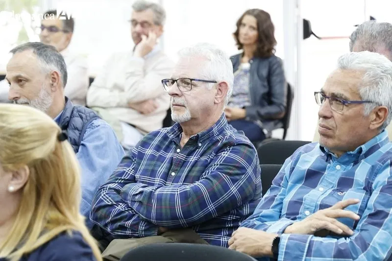 Presentación en la Feria del Libro de 'Entre los castaños', tercera novela de Tomás García Merino. Foto de David Sañudo