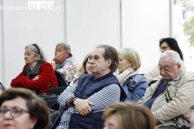 Presentación en la Feria del Libro de 'Entre los castaños', tercera novela de Tomás García Merino. Foto de David Sañudo