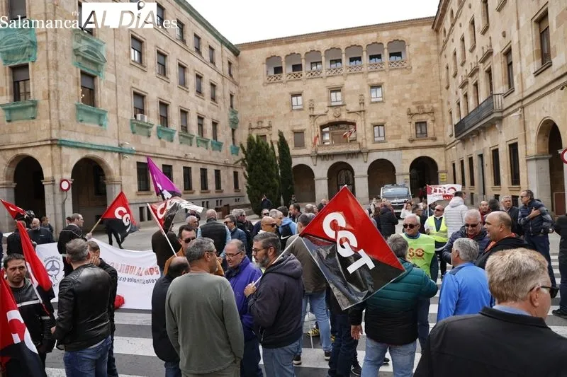 Concentración de conductores profesionales en la Gran Vía de Salamanca. Foto de David Sañudo