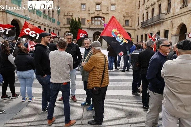 Concentración de conductores profesionales en la Gran Vía de Salamanca. Foto de David Sañudo