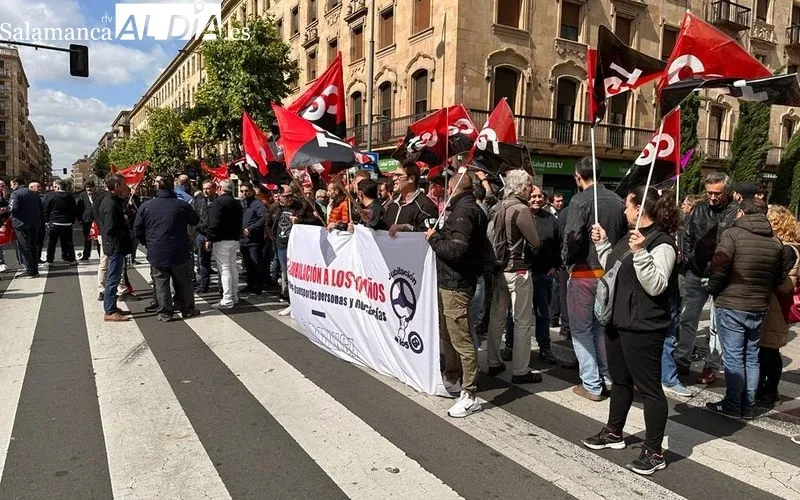Concentración de conductores profesionales en Salamanca en la Gran Vía