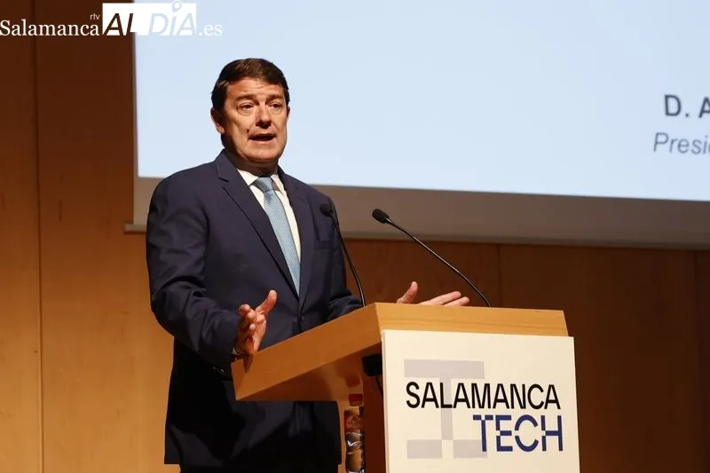 El presidente de la Junta, Alfonso Fernández Mañueco, en el Tech Day, en Salamanca. Foto de David Sañudo