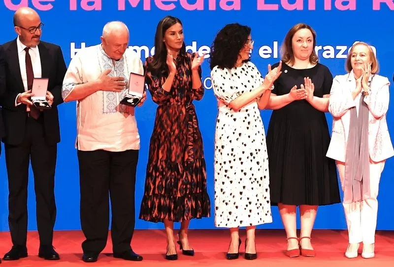 La Reina Letizia en el acto conmemorativo del Día Mundial de la Cruz Roja y de la Media Luna Roja en el Círculo de Bellas Artes de Madrid. Foto Casa Real