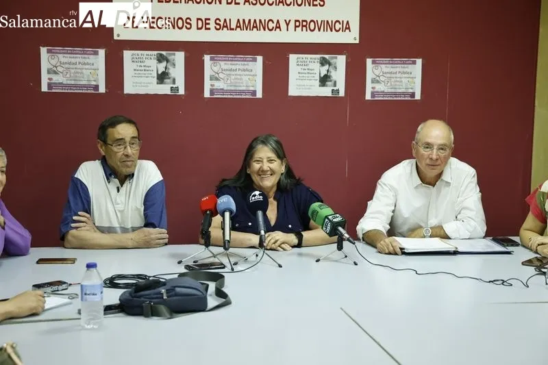 La Plataforma de Salamanca para la Defensa de la Sanidad Pública informaba sobre la Marea Blanca prevista para el día 7 de mayo. Foto de David Sañudo