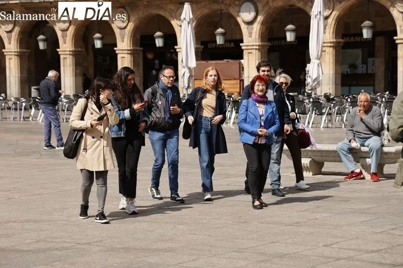 Lilith Verstrynge, secretaria de Estado para la Agenda 2030​ y secretaria de organización de Podemos, en la Plaza Mayor de Salamanca. Foto de David Sañudo