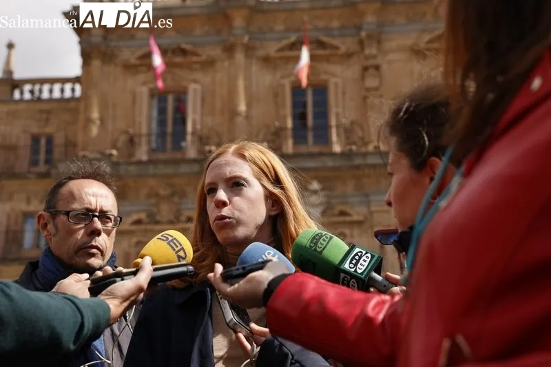 Lilith Verstrynge, secretaria de Estado para la Agenda 2030​ y secretaria de organización de Podemos, en la Plaza Mayor de Salamanca. Foto de David Sañudo