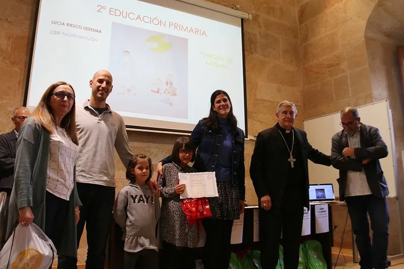 Entrega de premios del I Concurso de pintura religiosa “Relicat paint”. Foto Diócesis de Salamanca