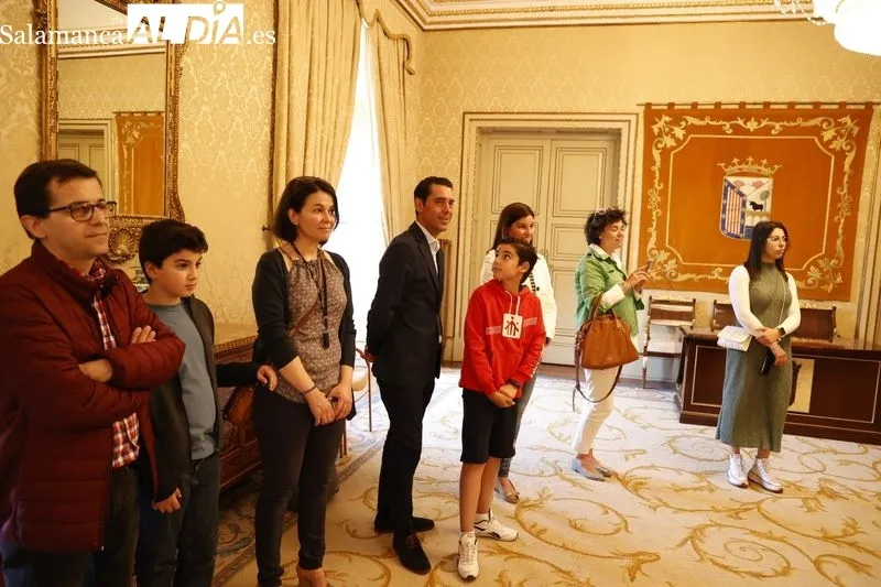 Entrega en el Ayuntamiento de los premios de dibujo de Aqualia. Foto de David Sañudo