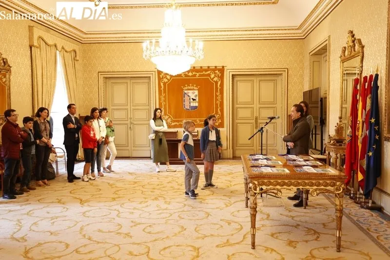 Entrega en el Ayuntamiento de los premios de dibujo de Aqualia. Foto de David Sañudo