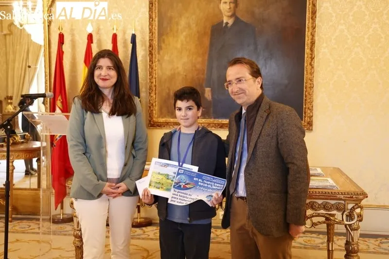 Entrega en el Ayuntamiento de los premios de dibujo de Aqualia. Foto de David Sañudo