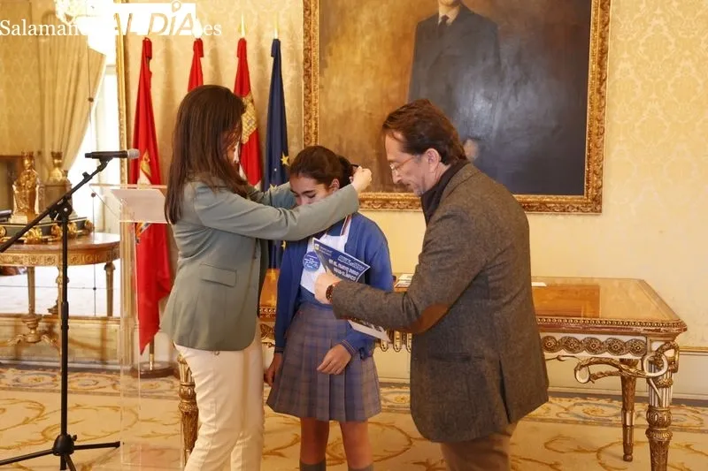 Entrega en el Ayuntamiento de los premios de dibujo de Aqualia. Foto de David Sañudo