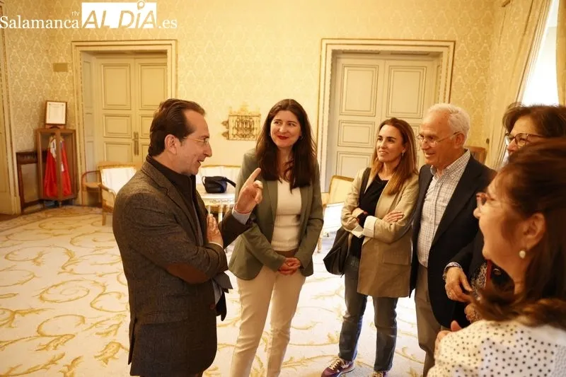 Entrega en el Ayuntamiento de los premios de dibujo de Aqualia. Foto de David Sañudo