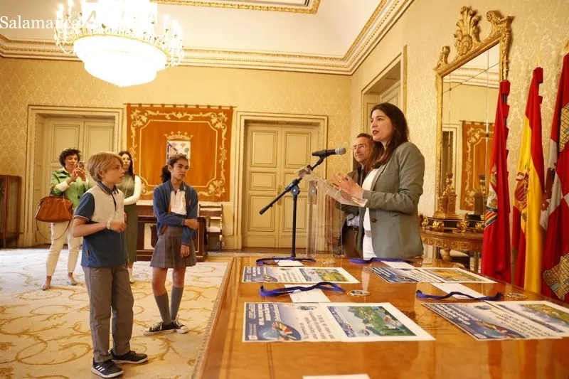 Entrega en el Ayuntamiento de los premios de dibujo de Aqualia. Foto de David Sañudo