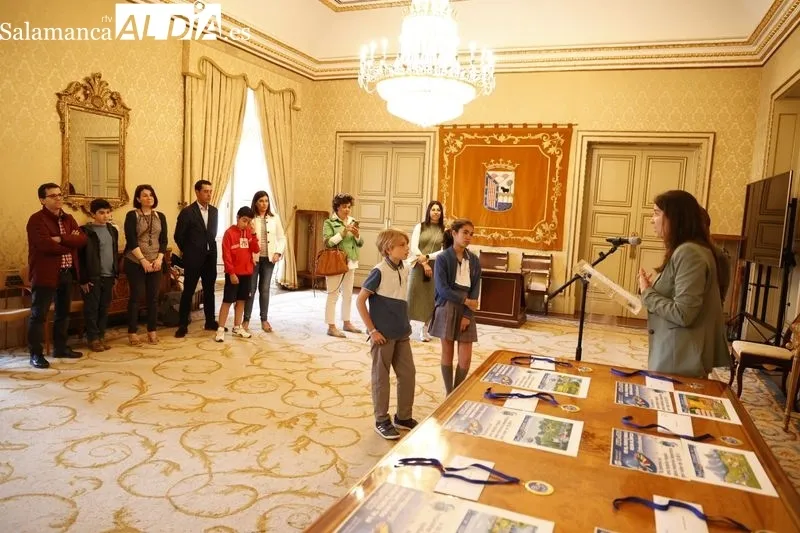 Entrega en el Ayuntamiento de los premios de dibujo de Aqualia. Foto de David Sañudo