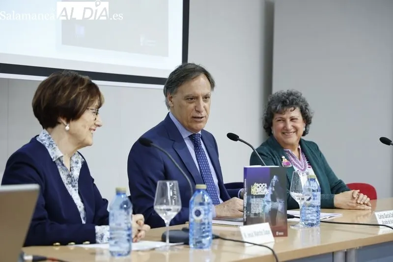 Presentación en la Plaza Mayor del libro sobre Nebrija y Salamanca. Foto de David Sañudo