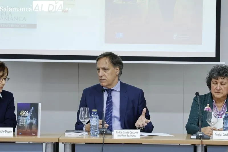 Presentación en la Plaza Mayor del libro sobre Nebrija y Salamanca. Foto de David Sañudo