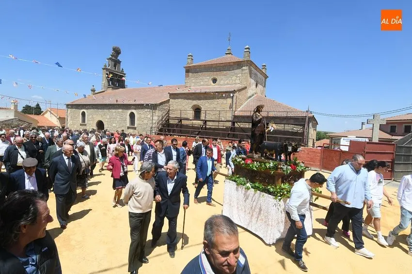 Porcesión de San Isidro en Cabrillas/ Fotos: Adrián M.Pastor