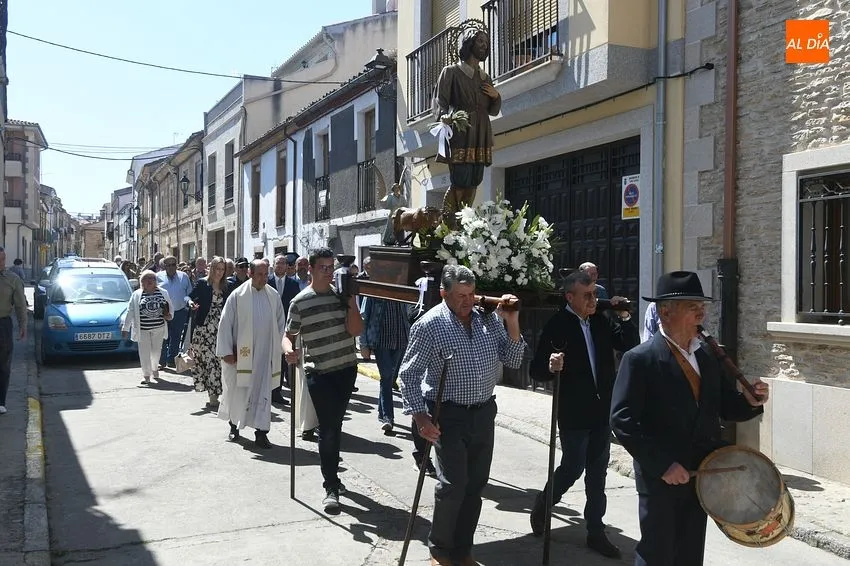 Foto 5 - San Isidro logra llegar por una ruta alternativa a la Glorieta del &Aacute;rbol Gordo para bendecir los campos