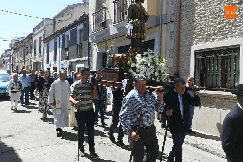 Foto 6 - San Isidro logra llegar por una ruta alternativa a la Glorieta del &Aacute;rbol Gordo para bendecir los campos