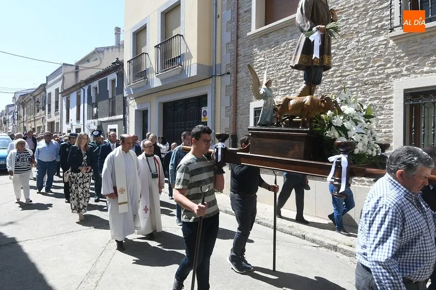Foto 7 - San Isidro logra llegar por una ruta alternativa a la Glorieta del &Aacute;rbol Gordo para bendecir los campos