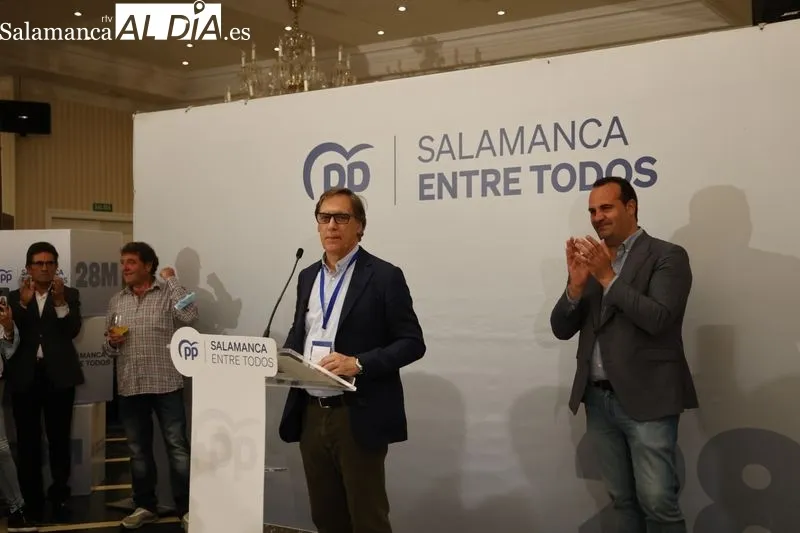 Carbayo, tras ganar las elecciones: “Ha sido una victoria rotunda. Vamos a gobernar para todos desde la moderación” | FOTOS: DAVID SAÑUDO