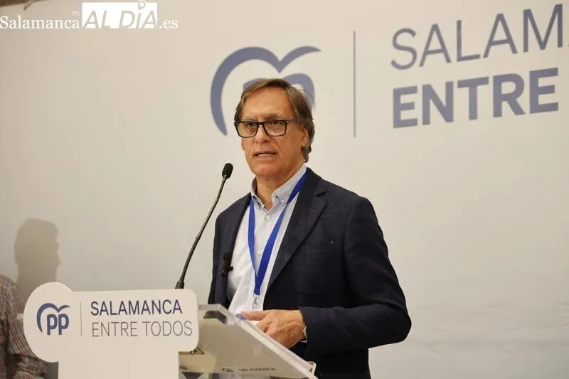 Carbayo, tras ganar las elecciones: “Ha sido una victoria rotunda. Vamos a gobernar para todos desde la moderación” | FOTOS: DAVID SAÑUDO