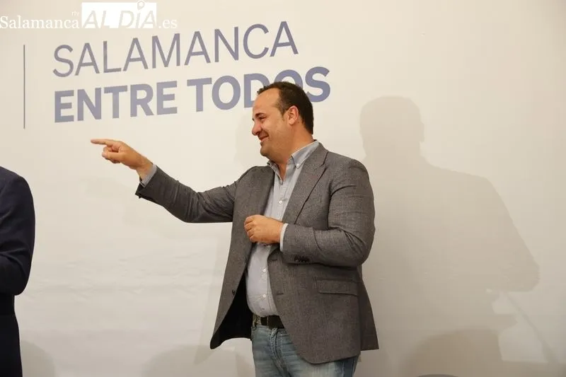 Carbayo, tras ganar las elecciones: “Ha sido una victoria rotunda. Vamos a gobernar para todos desde la moderación” | FOTOS: DAVID SAÑUDO