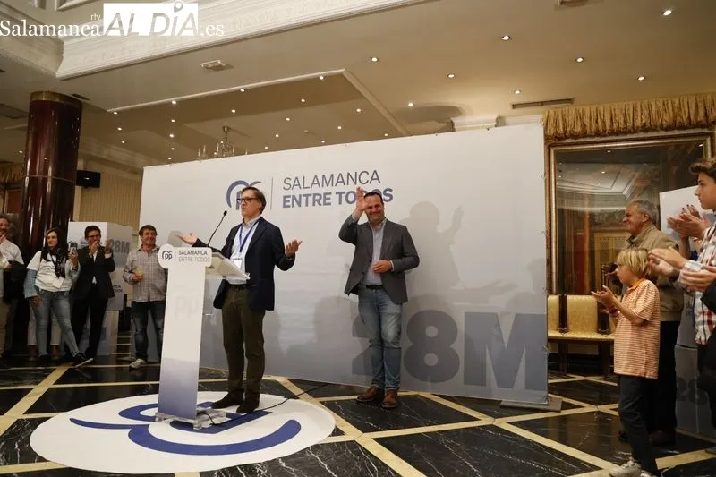 Carbayo, tras ganar las elecciones: “Ha sido una victoria rotunda. Vamos a gobernar para todos desde la moderación” | FOTOS: DAVID SAÑUDO