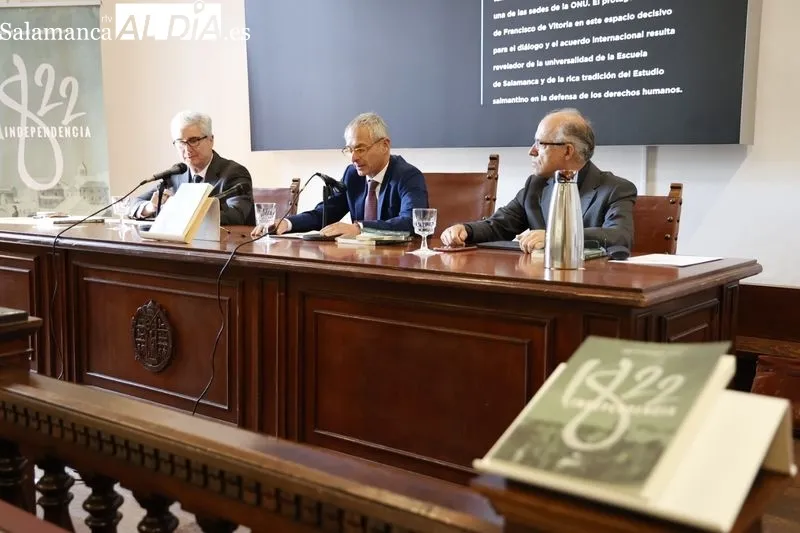 Presentación esta mañana del primer volumen sobre la historia de Brasil publicado por la USAL. Foto de David Sañudo