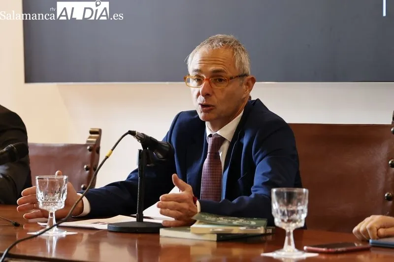 Presentación esta mañana del primer volumen sobre la historia de Brasil publicado por la USAL. Foto de David Sañudo