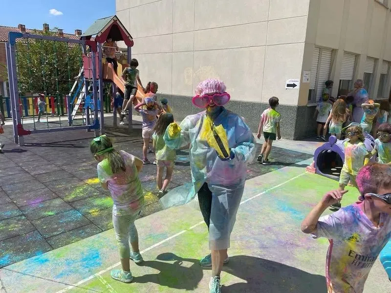 Foto 8 - "Manchado Color Party": la actividad estrella del colegio Antonio Manchado para terminar el curso