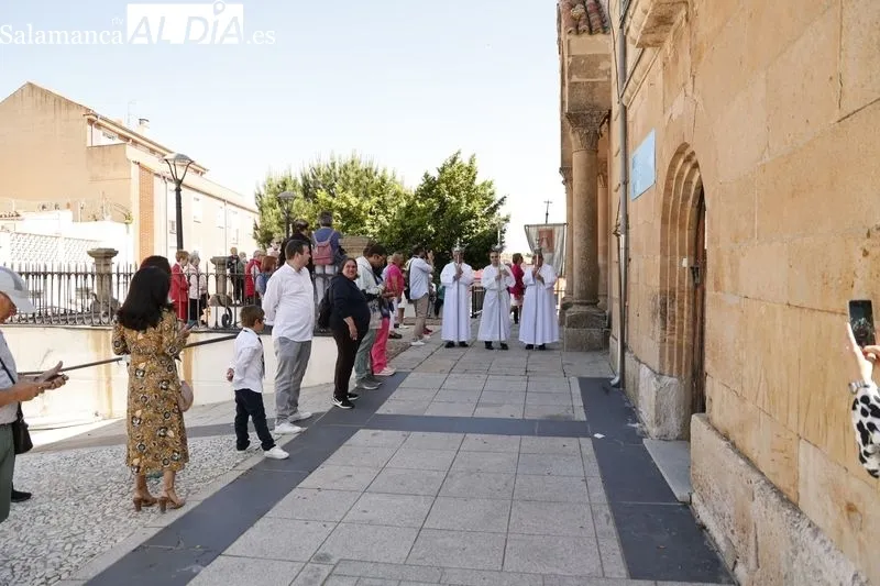 Foto 2 - Tejares celebra sus fiestas con la tradicional misa y procesi&oacute;n