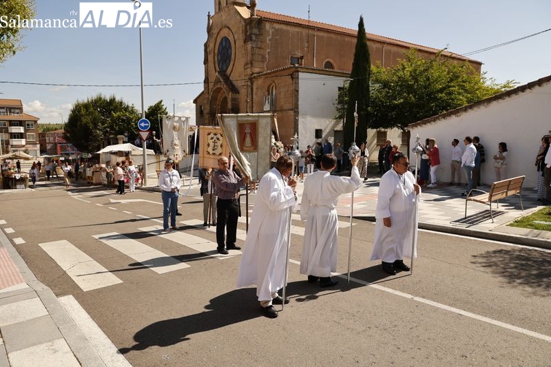 Foto 4 - Tejares celebra sus fiestas con la tradicional misa y procesión
