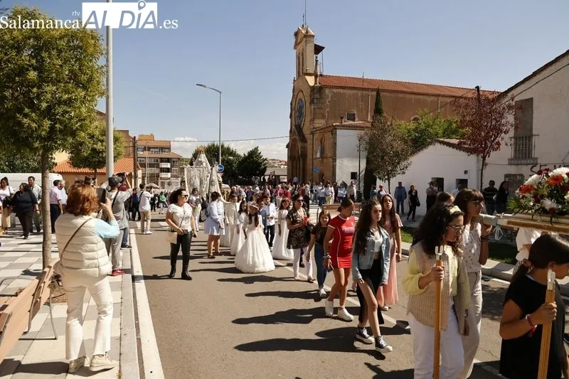 Foto 19 - Tejares celebra sus fiestas con la tradicional misa y procesi&oacute;n