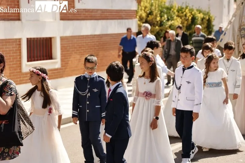 Foto 31 - Tejares celebra sus fiestas con la tradicional misa y procesi&oacute;n