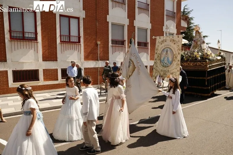 Foto 34 - Tejares celebra sus fiestas con la tradicional misa y procesi&oacute;n