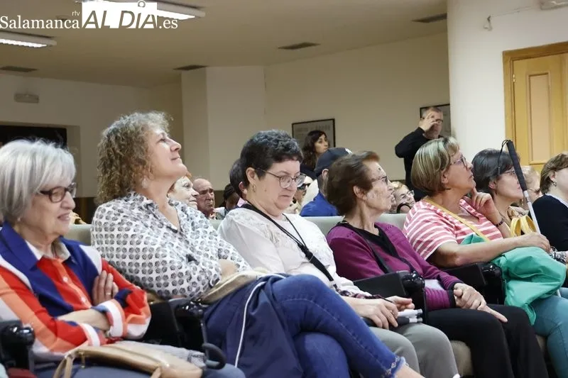 Foto 6 - La ONCE organiza actividades l&uacute;dicas y divulgativas dirigidas a la ciudadan&iacute;a salmantina