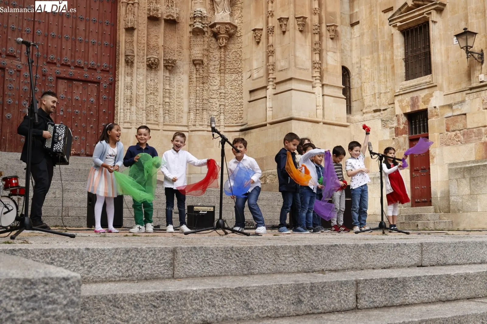 Foto 17 - 'La canci&oacute;n del Verano' hace las delicias del p&uacute;blico en el Patio Chico