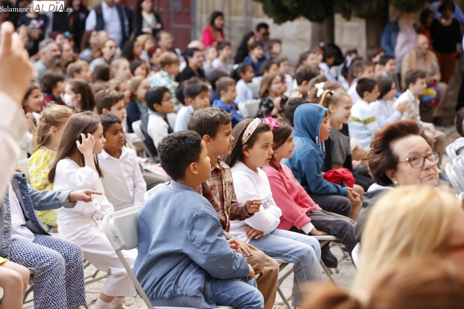 Foto 11 - 'La canci&oacute;n del Verano' hace las delicias del p&uacute;blico en el Patio Chico