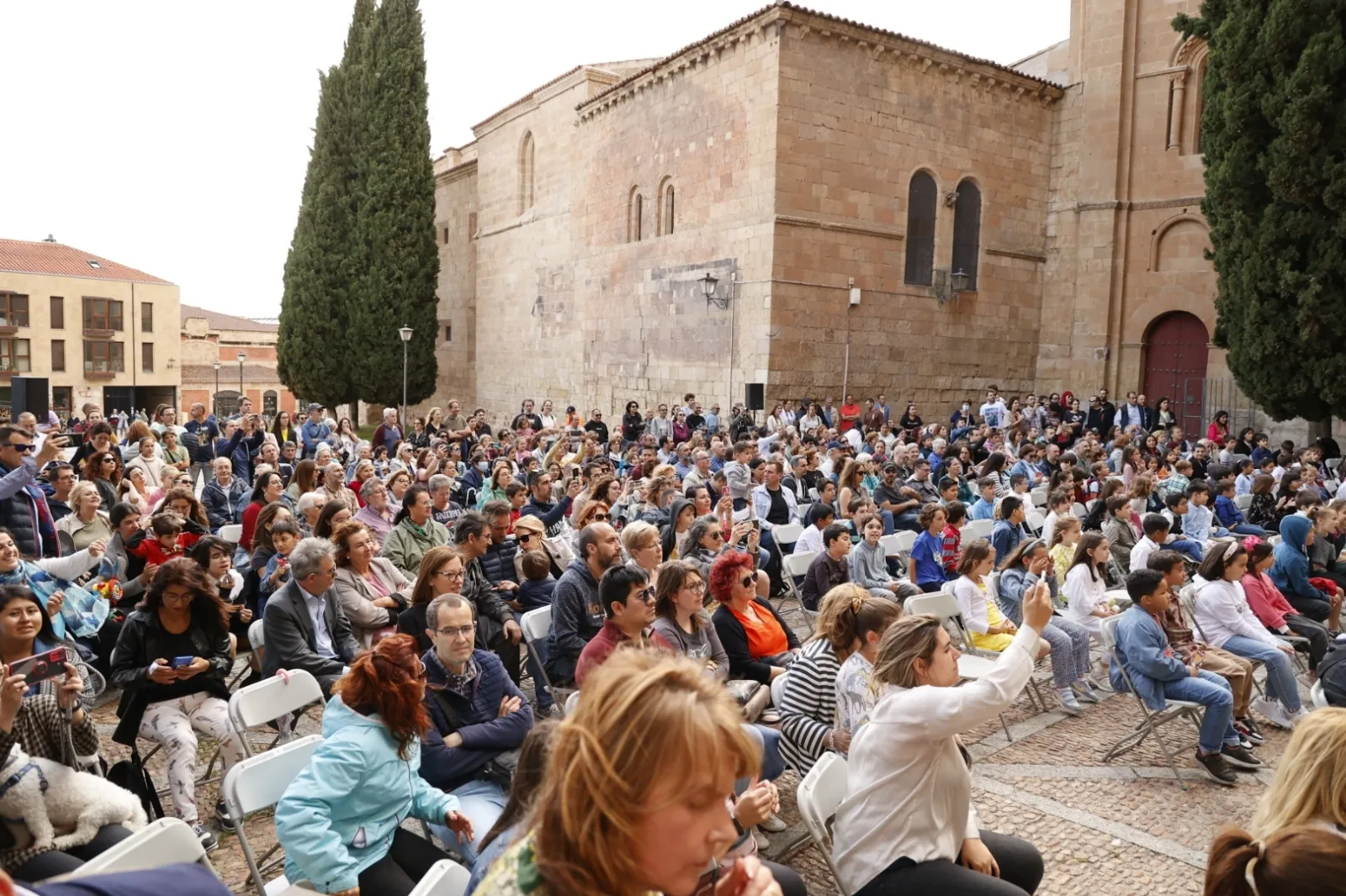 Foto 10 - 'La canci&oacute;n del Verano' hace las delicias del p&uacute;blico en el Patio Chico