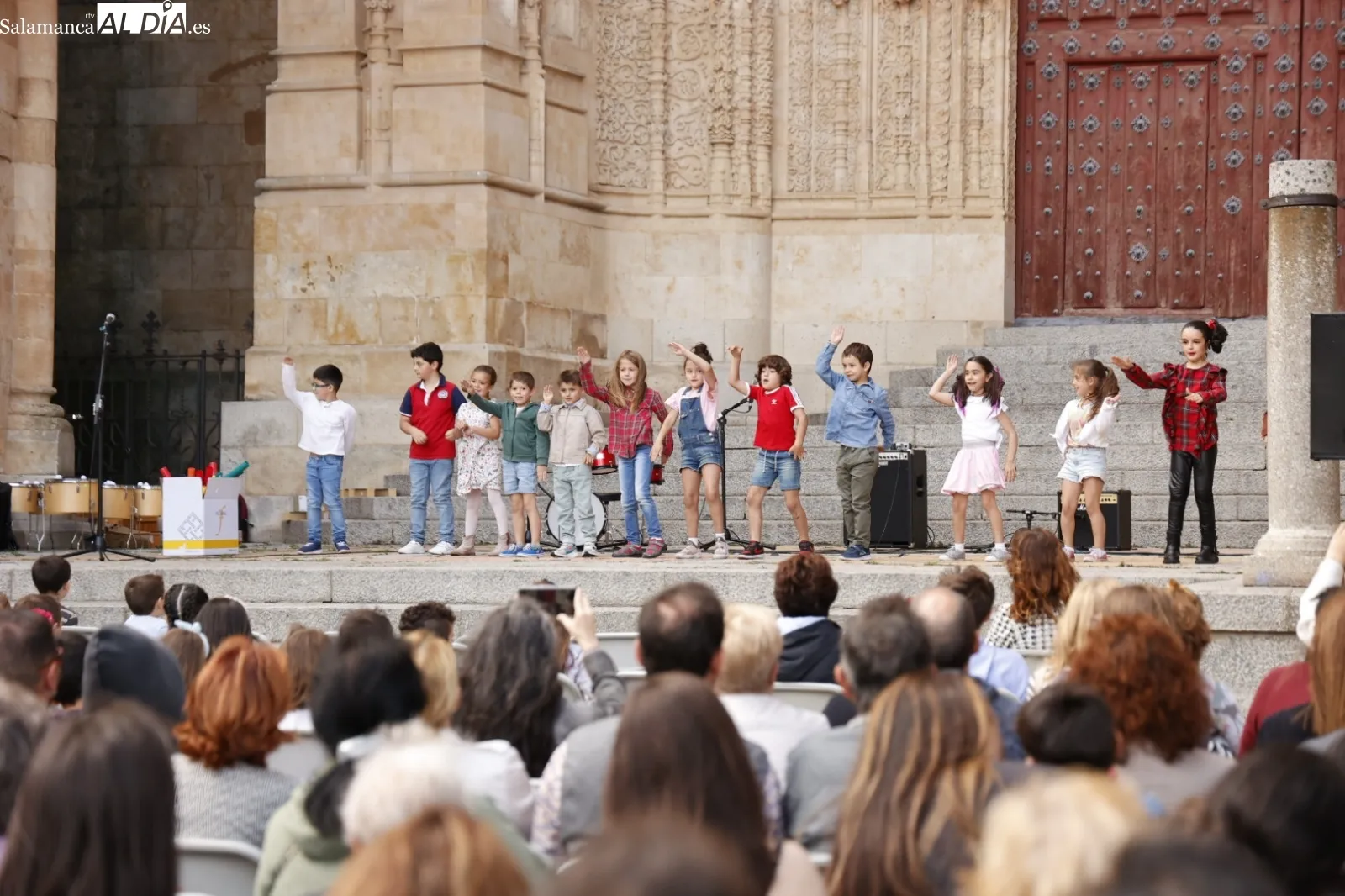 Foto 18 - 'La canci&oacute;n del Verano' hace las delicias del p&uacute;blico en el Patio Chico