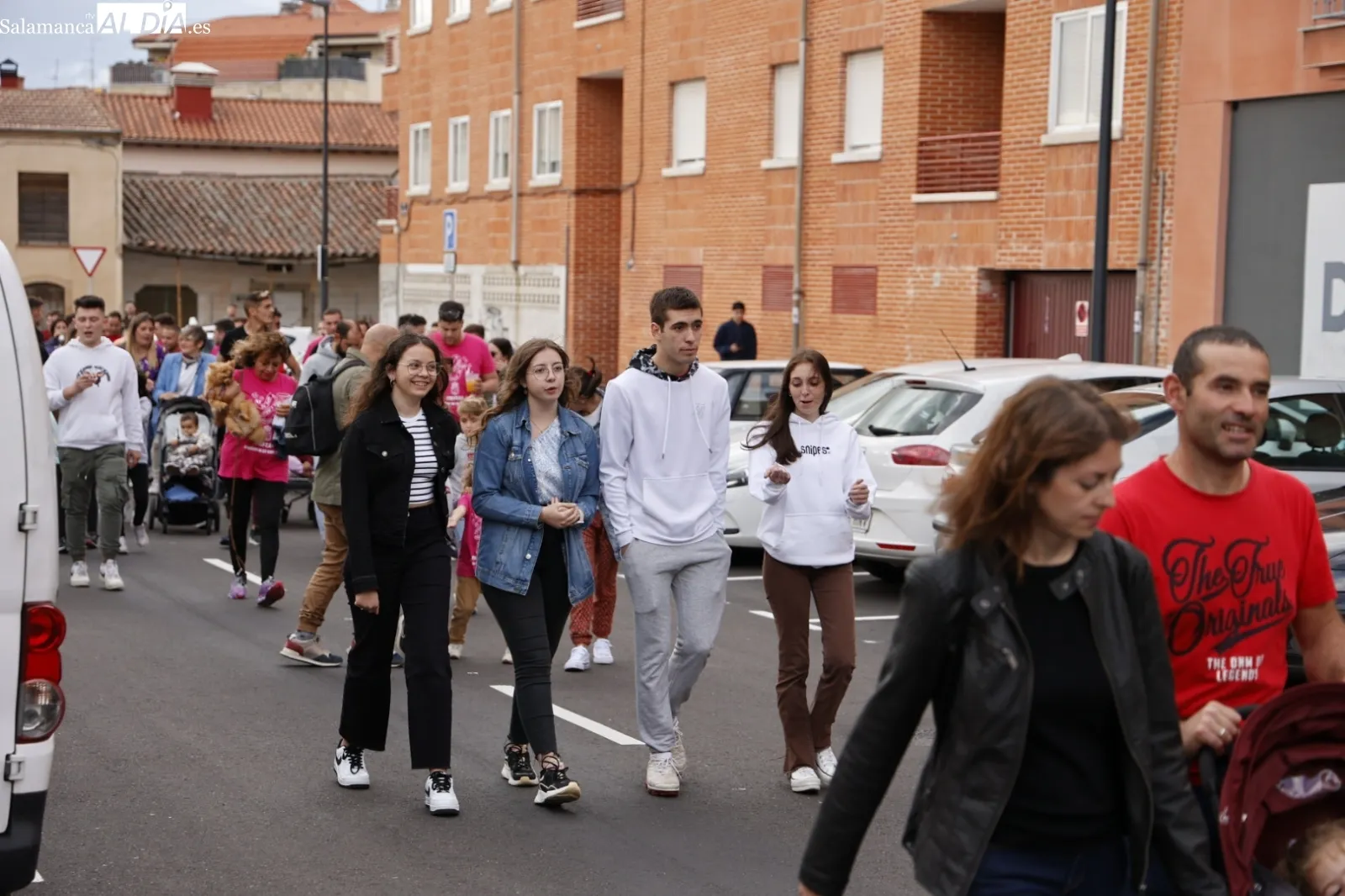 Foto 8 - El pasacalles ameniza las fiestas de Villares de la Reina