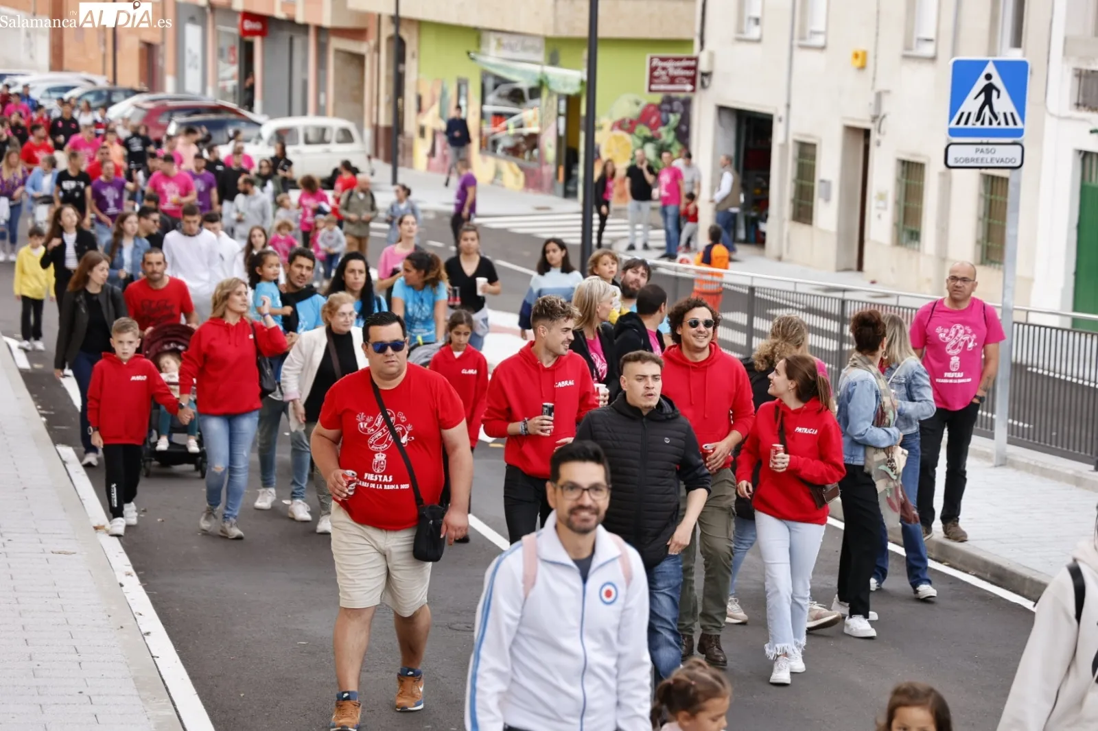 Foto 5 - El pasacalles ameniza las fiestas de Villares de la Reina