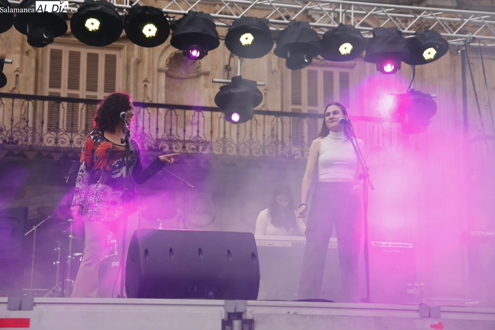 Foto 2 - El &lsquo;XX Concierto de las hogueras&rsquo; da inicio a la fiesta en honor de San Juan de Sahag&uacute;n