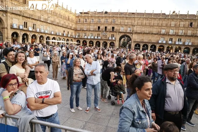 Concierto de Salamanca Band y Cornetas del Regimiento de The Rifles en la Plaza Mayor. Fotos: David Sañudo