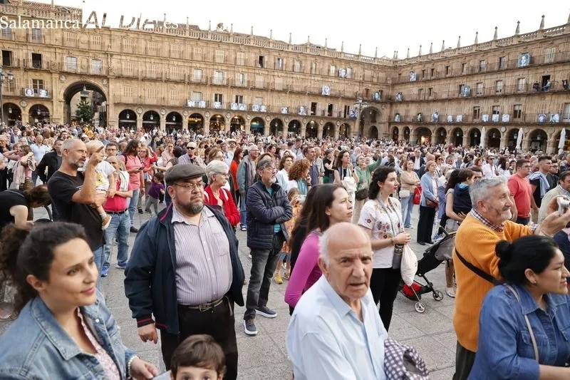Concierto de Salamanca Band y Cornetas del Regimiento de The Rifles en la Plaza Mayor. Fotos: David Sañudo