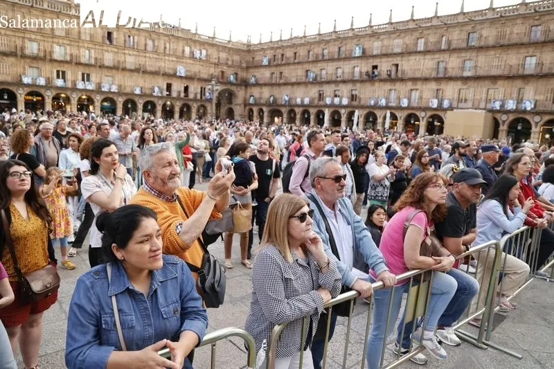 Concierto de Salamanca Band y Cornetas del Regimiento de The Rifles en la Plaza Mayor. Fotos: David Sañudo