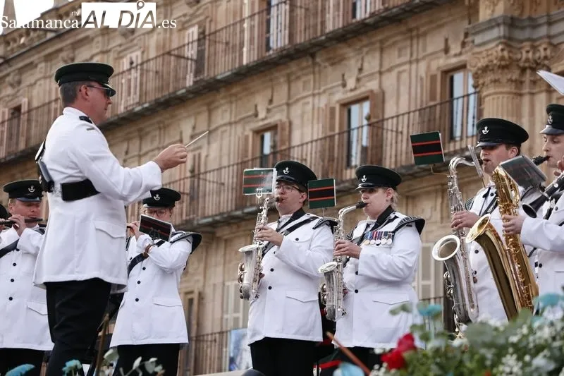 Concierto de Salamanca Band y Cornetas del Regimiento de The Rifles en la Plaza Mayor. Fotos: David Sañudo