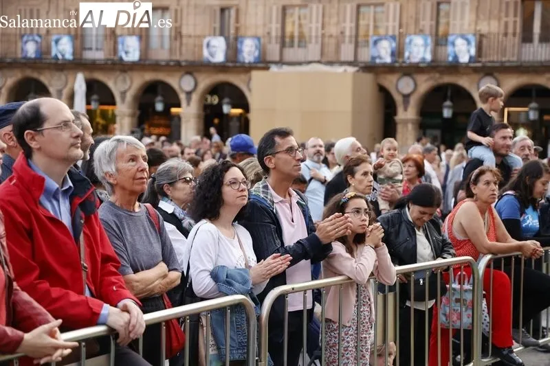 Concierto de Salamanca Band y Cornetas del Regimiento de The Rifles en la Plaza Mayor. Fotos: David Sañudo